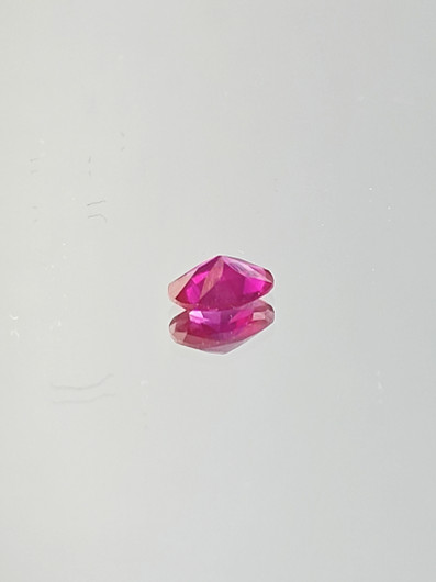 Rubiini (synt.) 0,8 ct ovaali