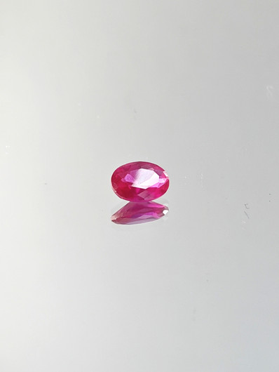 Rubiini (synt.) 0,8 ct ovaali