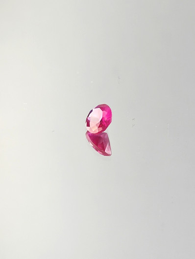 Rubiini (synt.) 0,8 ct ovaali