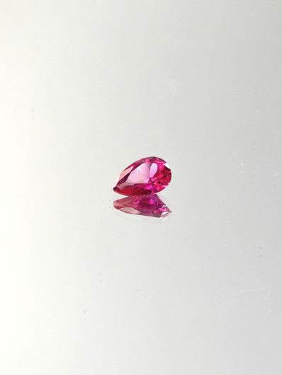 Rubiini (synt.) 0,7 ct pisara