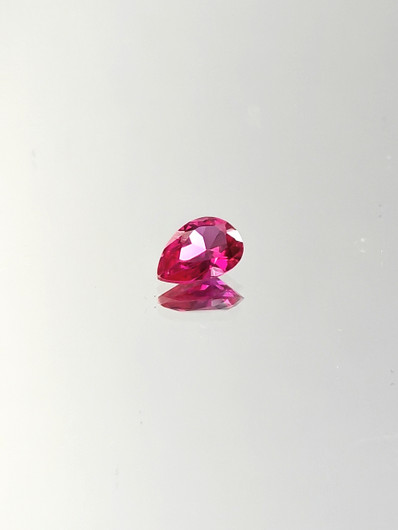 Rubiini (synt.) 0,7 ct pisara