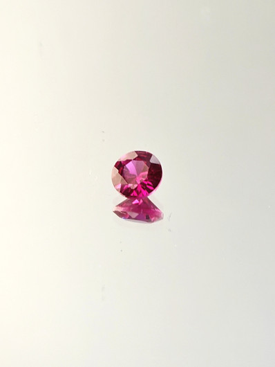 Rubiini (synt.) 0,5 ct pyöreä