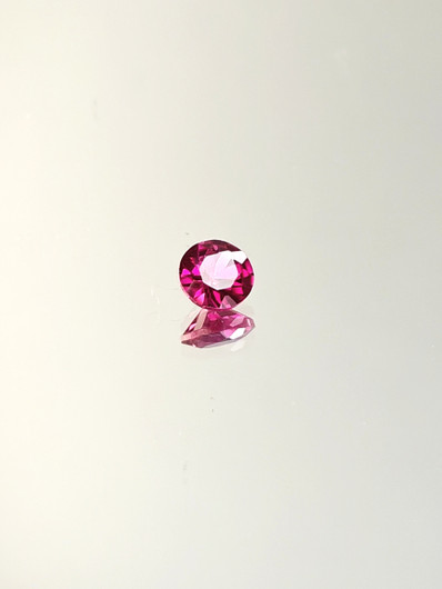 Rubiini (synt.) 0,5 ct pyöreä