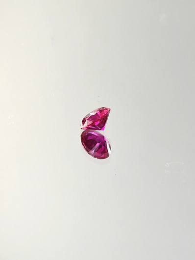 Rubiini (synt.) 0,6 ct pyöreä