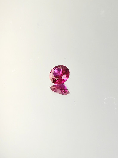 Rubiini (synt.) 0,6 ct pyöreä