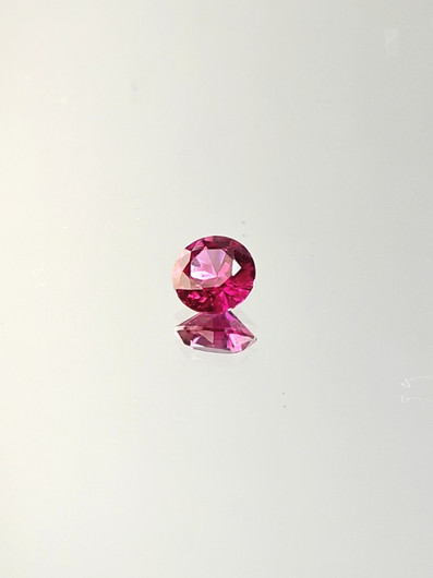 Rubiini (synt.) 0,6 ct pyöreä