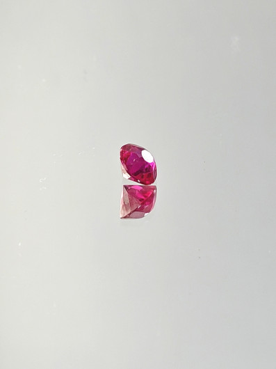 Rubiini (synt.) 0,6 ct pyöreä