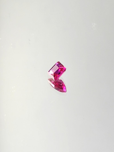 Rubiini (synt.) 0,4 ct neliö