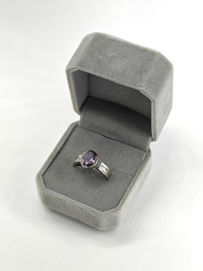 yksilöllinen säädettävä hopeasormus aidolla Ametisti ja koristekivillä