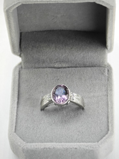 yksilöllinen säädettävä hopeasormus aidolla Ametisti ja koristekivillä