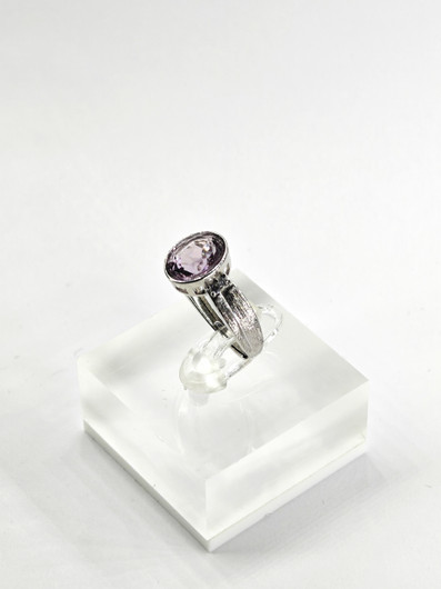 yksilöllinen säädettävä hopeasormus aidolla Ametisti ja koristekivillä