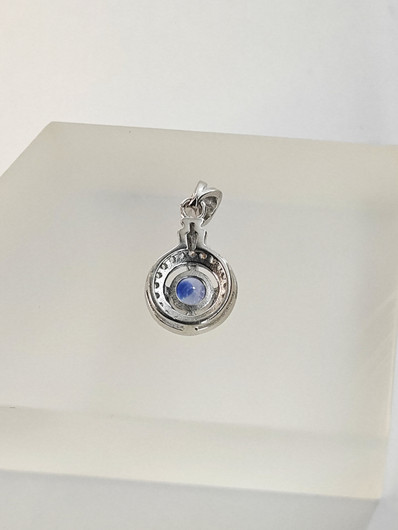 yksilöllinen hopeariipus aidolla Safiiriilla