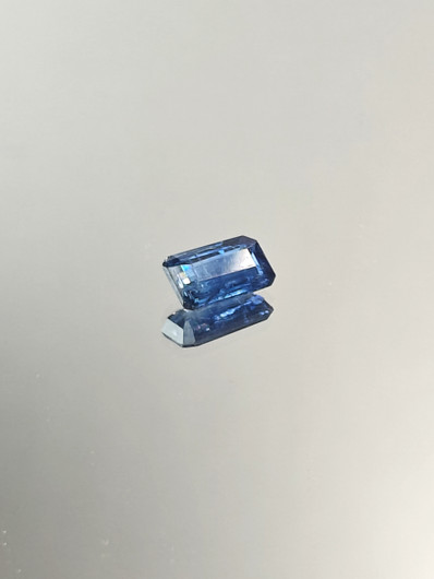 Kyaniitti 1.8 ct smaragdi