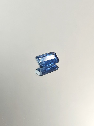 Kyaniitti 1.8 ct smaragdi
