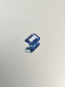 Kyaniitti 1.8 ct smaragdi