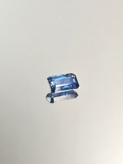 Kyaniitti 1.8 ct smaragdi