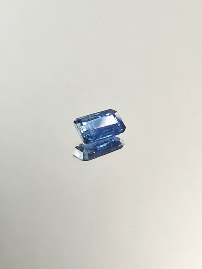 Kyaniitti 1.8 ct smaragdi