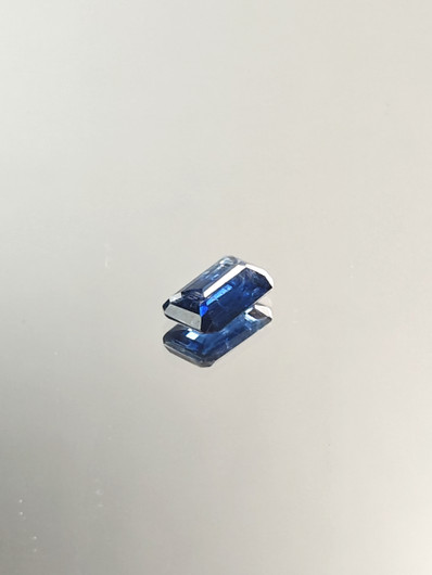 Kyaniitti 1.8 ct smaragdi