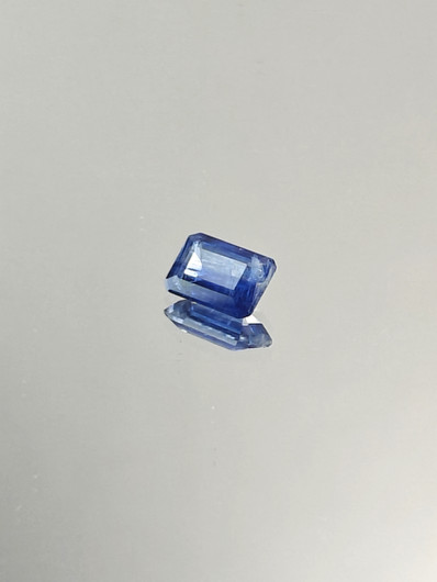 Kyaniitti 1 ct smaragdi