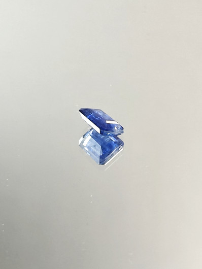 Kyaniitti 1 ct smaragdi