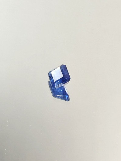 Kyaniitti 1 ct smaragdi