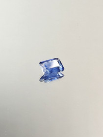 Kyaniitti 1 ct smaragdi