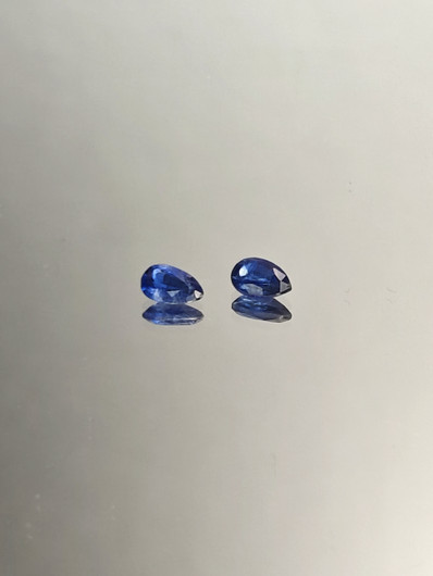 Kyaniitti pari 6 x 3 mm / 2 x 0.45 ct pisara