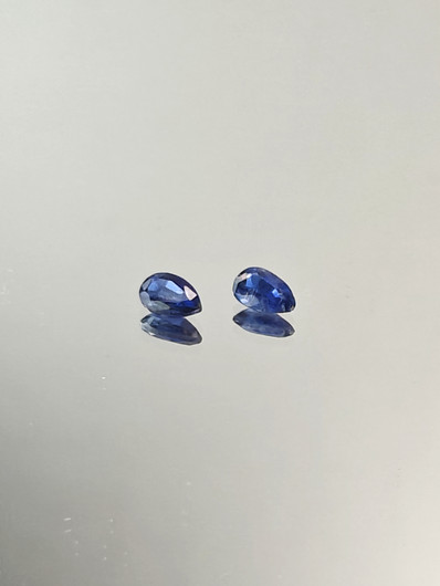 Kyaniitti pari 6 x 3 mm / 2 x 0.45 ct pisara