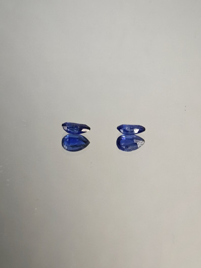 Kyaniitti pari 6 x 3 mm / 2 x 0.45 ct pisara
