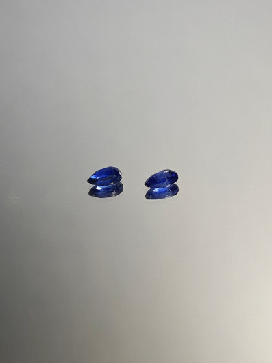 Kyaniitti pari 6 x 3 mm / 2 x 0.45 ct pisara