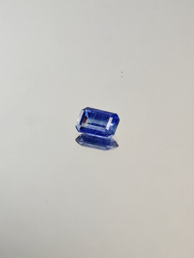 Kyaniitti 1 ct smaragdi