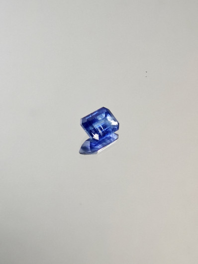 Kyaniitti 1 ct smaragdi