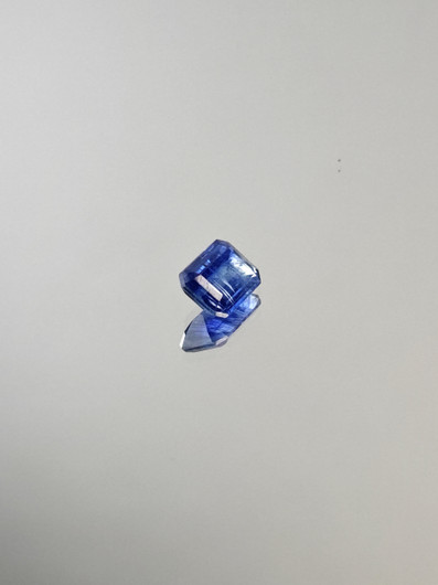 Kyaniitti 1 ct smaragdi