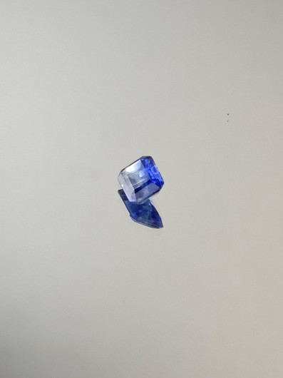 Kyaniitti 1 ct smaragdi