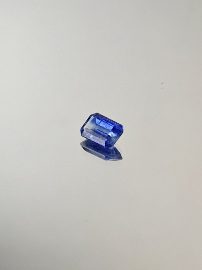 Kyaniitti 1 ct smaragdi