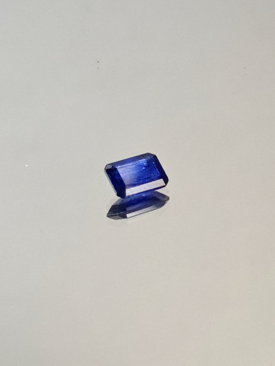 Kyaniitti 1 ct smaragdi