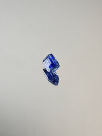 Kyaniitti 1.5 ct smaragdi