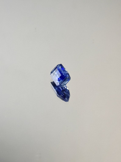 Kyaniitti 1.5 ct smaragdi