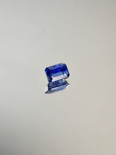 Kyaniitti 1.5 ct smaragdi