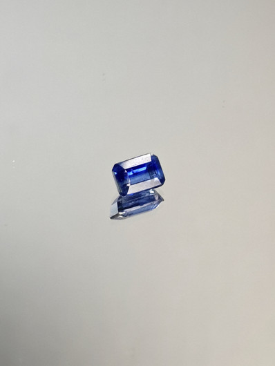 Kyaniitti 1.5 ct smaragdi