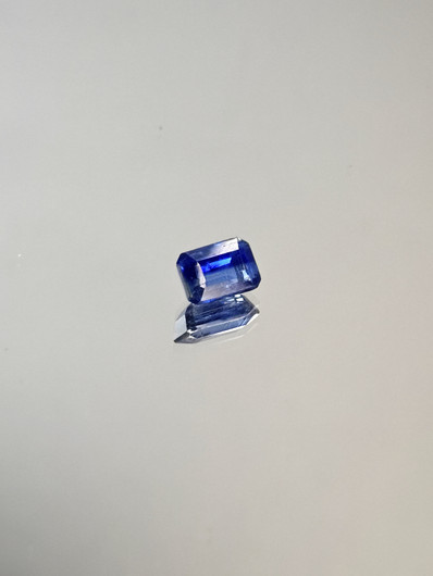 Kyaniitti 1.5 ct smaragdi
