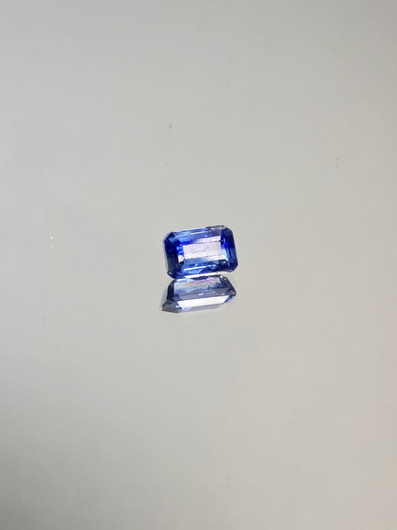 Kyaniitti 1.5 ct smaragdi