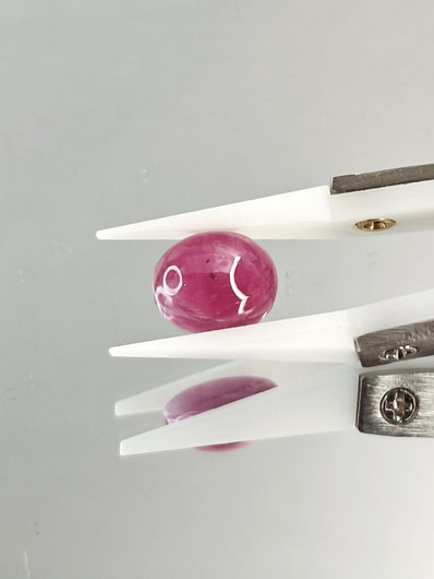 Rubiini 8,1 ct ovaali