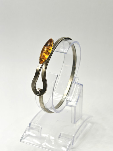 Vintage rannekoru meripihkalla 