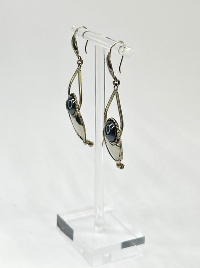 Vintage hopeisiet korvakorut hematiitillä