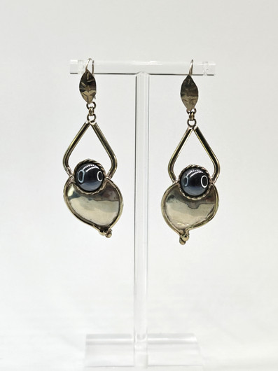 Vintage hopeisiet korvakorut hematiitillä