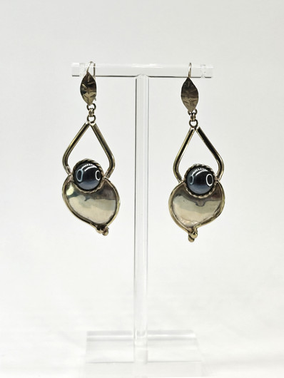 Vintage hopeisiet korvakorut hematiitillä