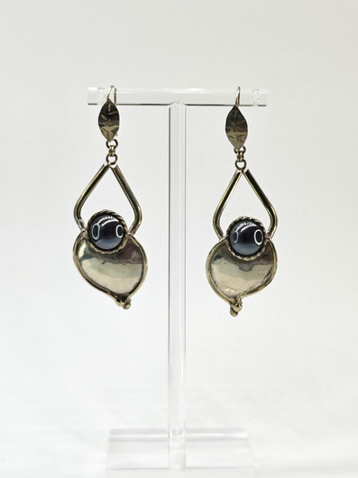 Vintage hopeisiet korvakorut hematiitillä