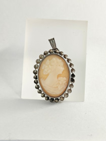 Vintage hopeinen kamee ripus