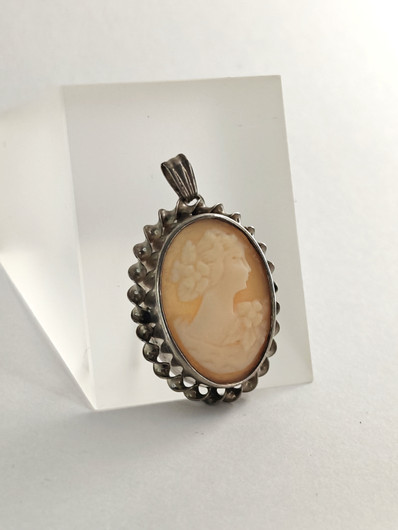 Vintage hopeinen camée ripus